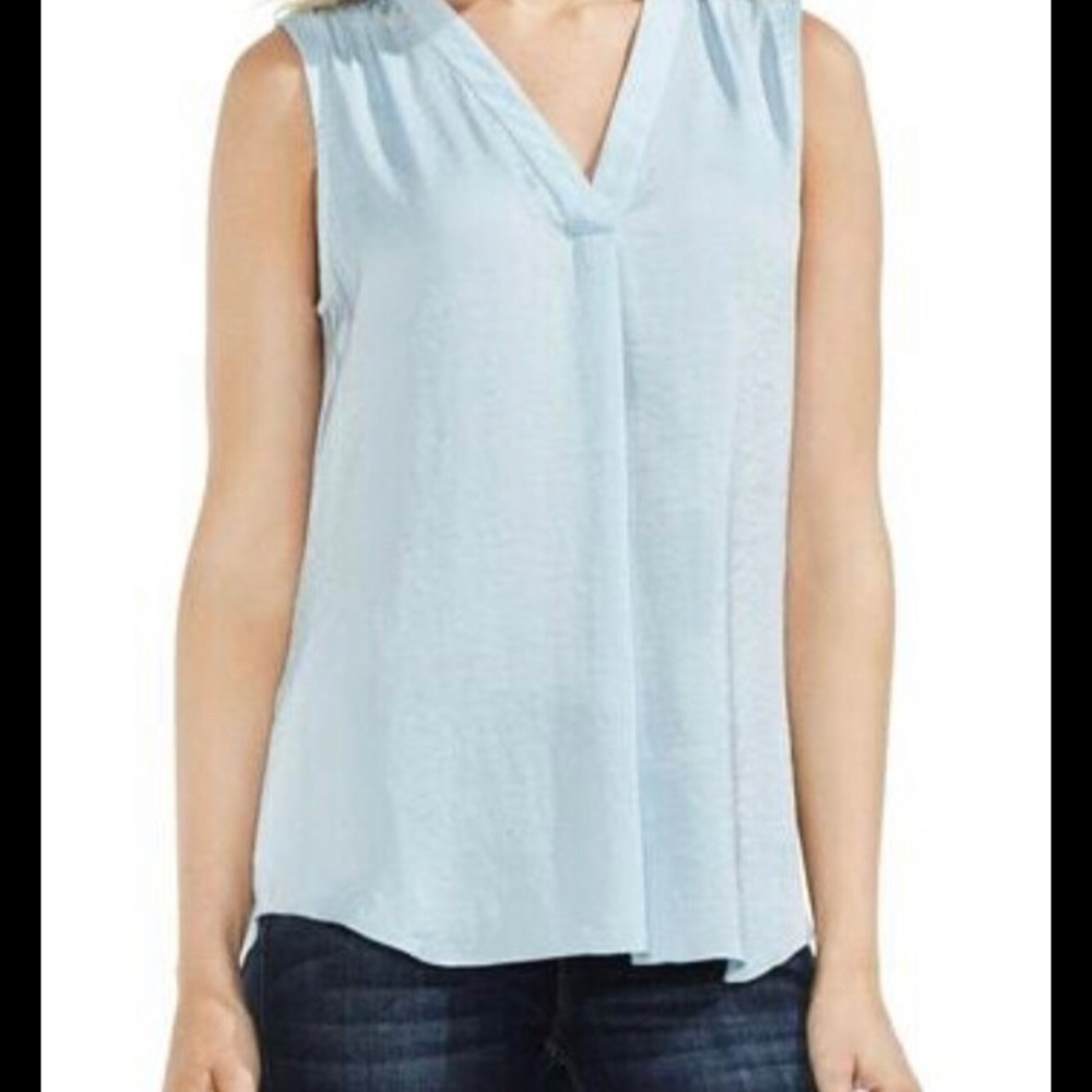 Vince Camuto sleeveless v-neck rumple blouse.